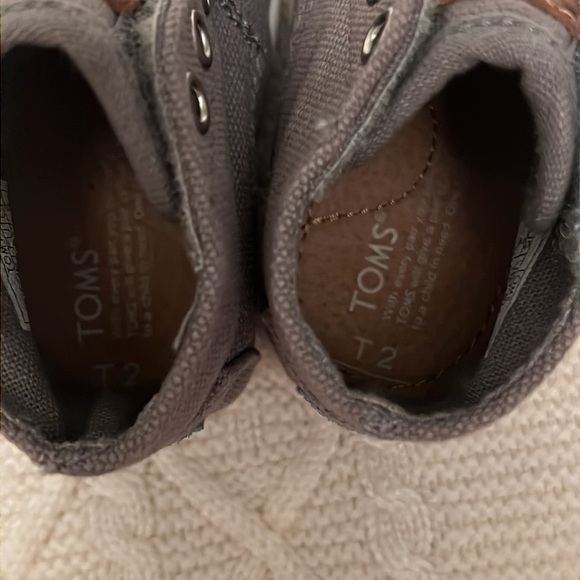 TOMS  Sneaker Hook & Loop Adjustable Gray Baby Shoes - Picture 4 of 5